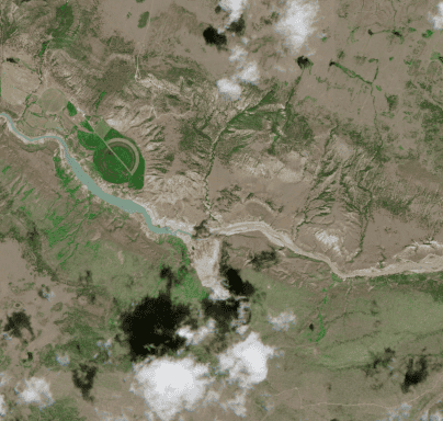 Satellite image of visible difference in water quality upstream and downstream of the landslide area (bright blue water upstream compared to brown downstream) almost a year after the landslide event (July 3, 2025 Copernicus).