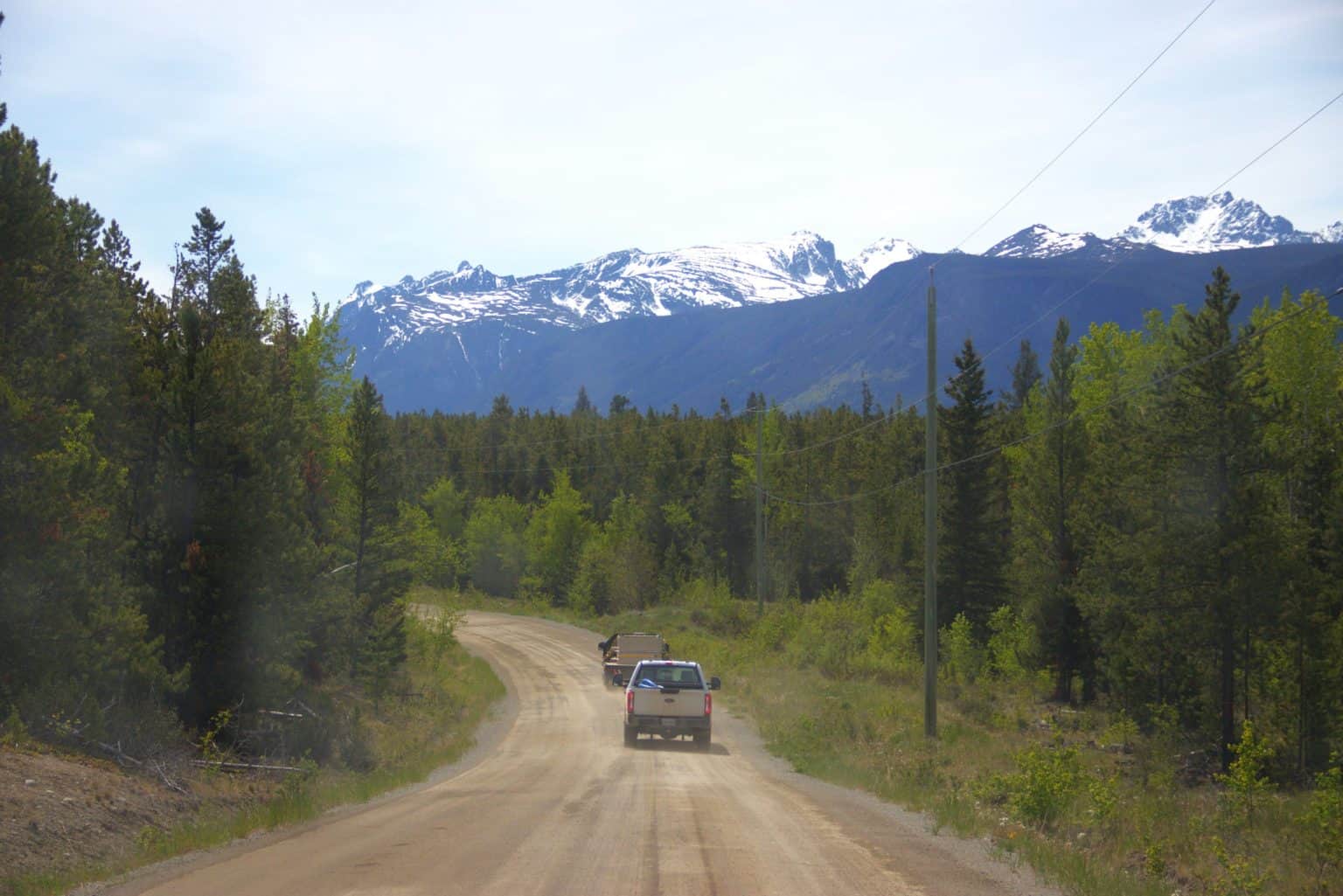 A gravel road running toward the mountains in Tŝilhqot’in territory.